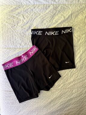 2 Nike Pro Biker Shorts